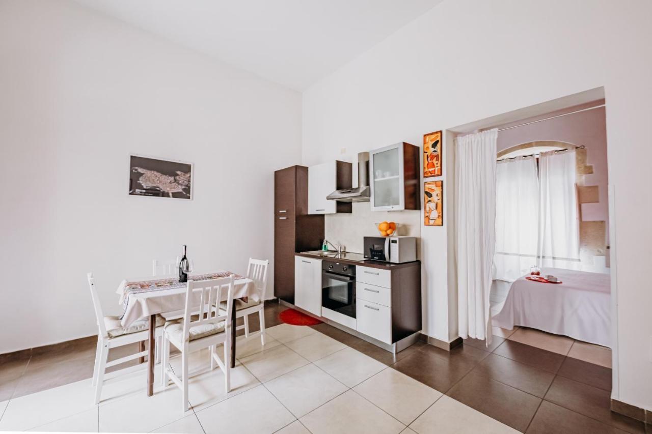 Kyanos Apartment