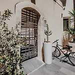 Kyanos Residence